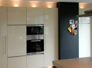 KLOCKE Magnetische Kreidetafel als Schiebetuer Kueche Hauswirtschaftsraum 01