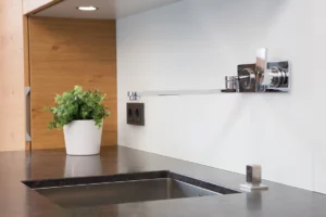 KLOCKE Ausstellungskueche Wandarmatur Granitplatte Unterbaubecken (1) maßgefertigte Küche in Borken von Klocke