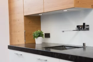 KLOCKE Ausstellungskueche Wandarmatur Granitplatte Unterbaubecken (2) maßgefertigte Küche in Borken von Klocke