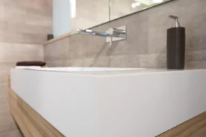 KLOCKE_Badmoebel_Ausstellung_Corianbecken_grifflos (1)