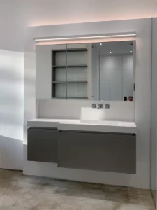 KLOCKE Badmoebel Corian eingelassener Spiegelschrank Loftwohnung