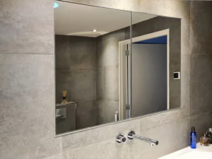 KLOCKE Badmoebel Corianwaschtisch Spiegelschrank eingelassen Niederlande 1