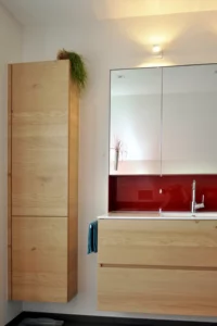 KLOCKE Badmoebel Eiche Corian Glas rot (2)