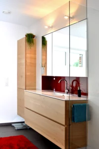 KLOCKE Badmoebel Eiche Corian Glas rot (3)