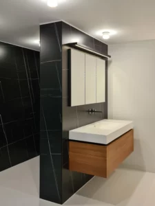 KLOCKE Badmoebel Elternbad xxl-Fliesen Corian mit eingelassenen Spiegelschrank