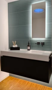 KLOCKE Badmoebel Gaeste-WC Stylisch Retrofliesen Corian