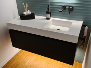 KLOCKE Badmoebel Gaeste-WC Stylisch Retrofliesen Corian 1