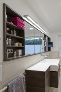 KLOCKE Badmoebel Waschtisch Corian Einbauspiegelschrank Wandleuchte