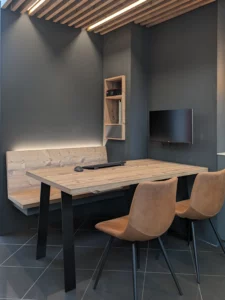 KLOCKE Beratungsplatz Ausstellung mit Bank maßgefertigte Küche in Borken von Klocke