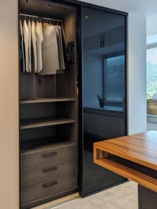 KLOCKE Kleiderschrank mit Schiebetueren Raumplus Glas Kleiderlift