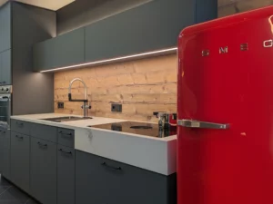 KLOCKE maßgefertigte Küche in Borken von KlockeFenix gruen Ceasarstone Smeg 1