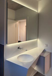 KLOCKE Gaeste WC Corian Spiegel mit Effektbeleuchtung im Sauerland